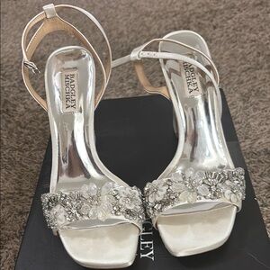 Badgley Mischka Women's Ivory Heels
comes with bag and extra gems. worn once.